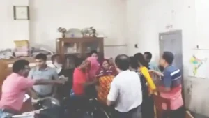 बंगाल में हिजाब को लेकर स्कूल टीचर को पीटा