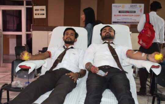 छात्रों ने किया रक्तदान