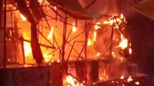 कानपुर की हमराज मार्केट में लगी भीषण आग, अरबों का नुकसान